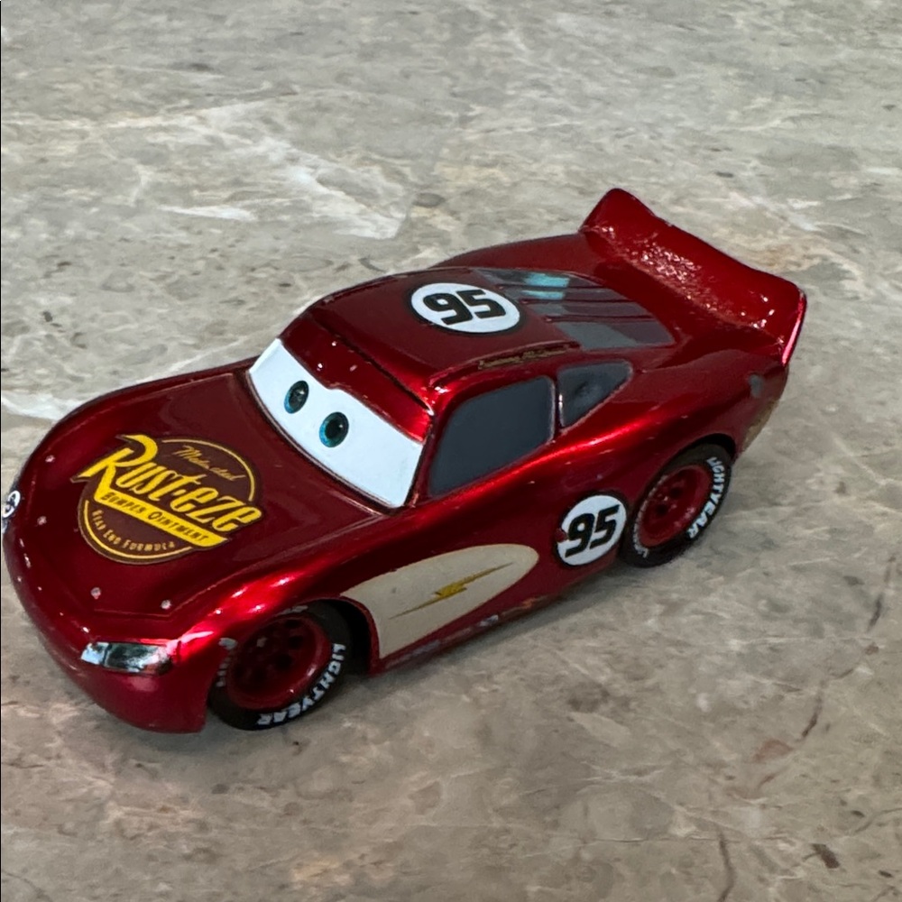 Disney cars lightning Mcqueen die-cast car metallic finish